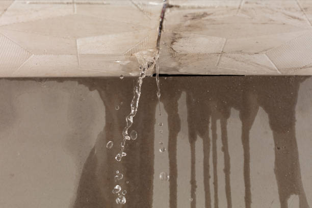 Professional Commercial Water Damage Restoration technician working in Highlands, TX